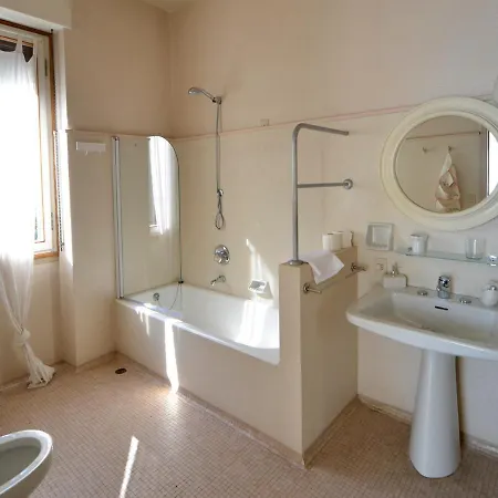 Sleeps 10 With Wifi Vila