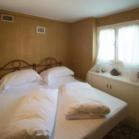 Sleeps 10 With Wifi